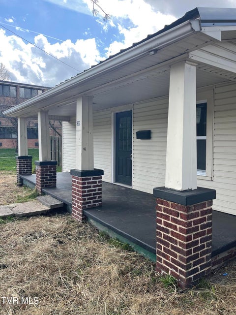 Photo #4: 822 Mapleoak Lane