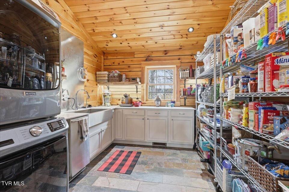 Photo #27: 430 Filet Lane