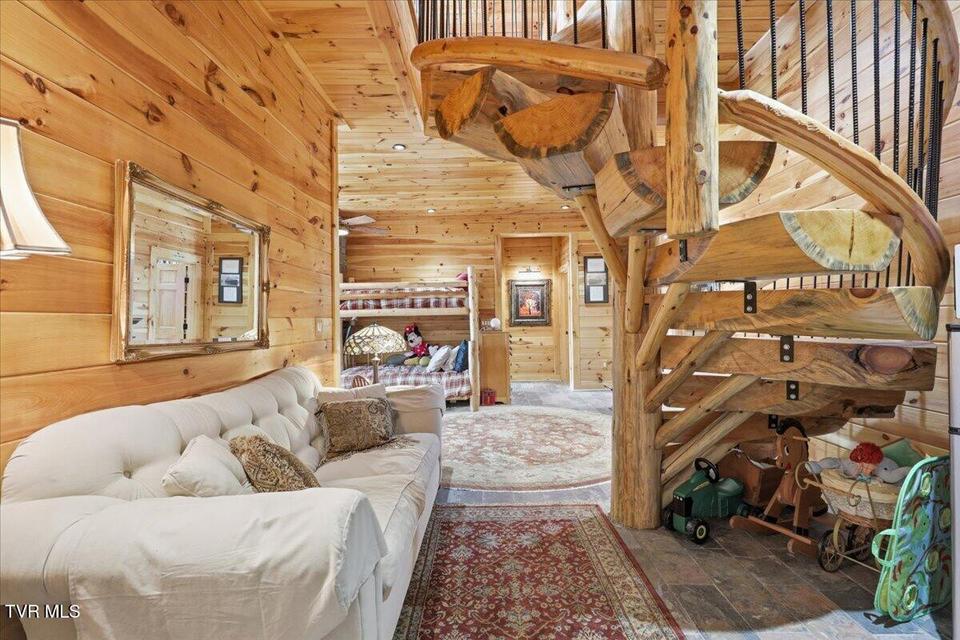 Photo #43: 430 Filet Lane