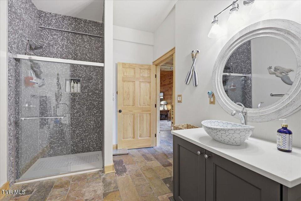 Photo #48: 430 Filet Lane