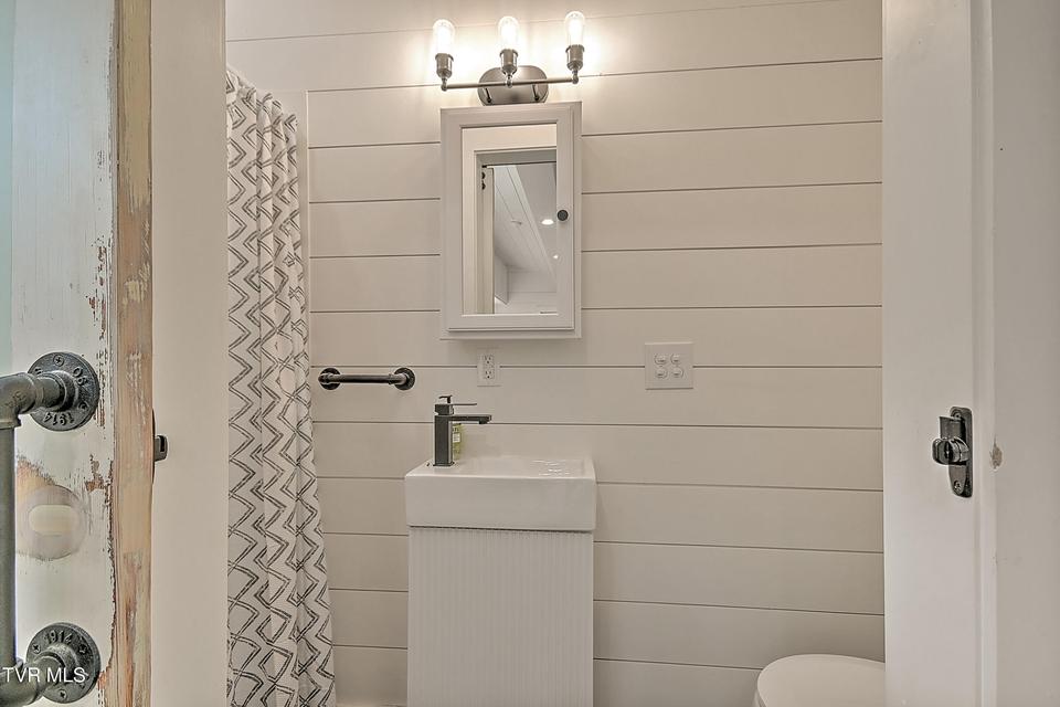 Photo #30: 2745 Anglers Way Road