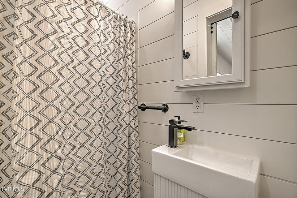 Photo #31: 2745 Anglers Way Road