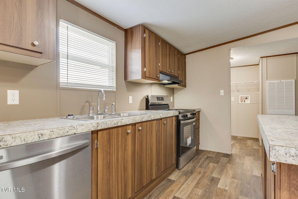 Photo #10: 436 Wilder Street