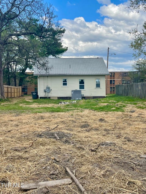 Photo #16: 822 Mapleoak Lane