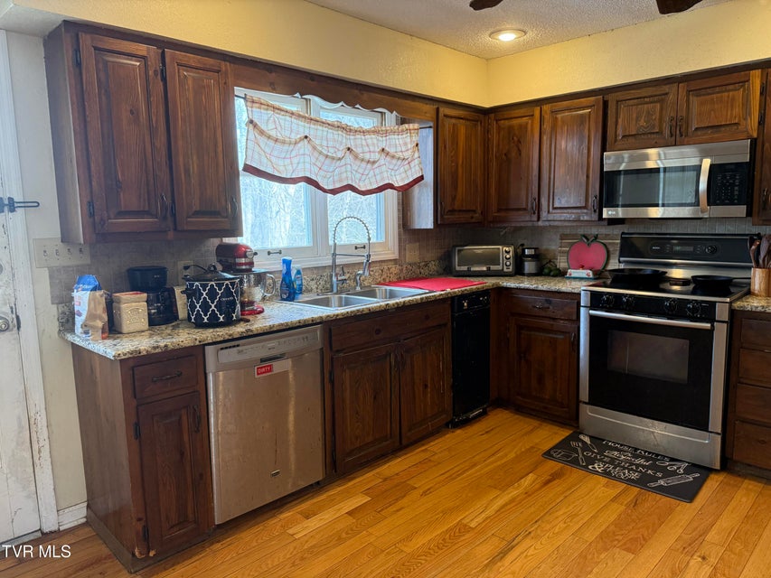 Photo #12: 5 Overlook Court