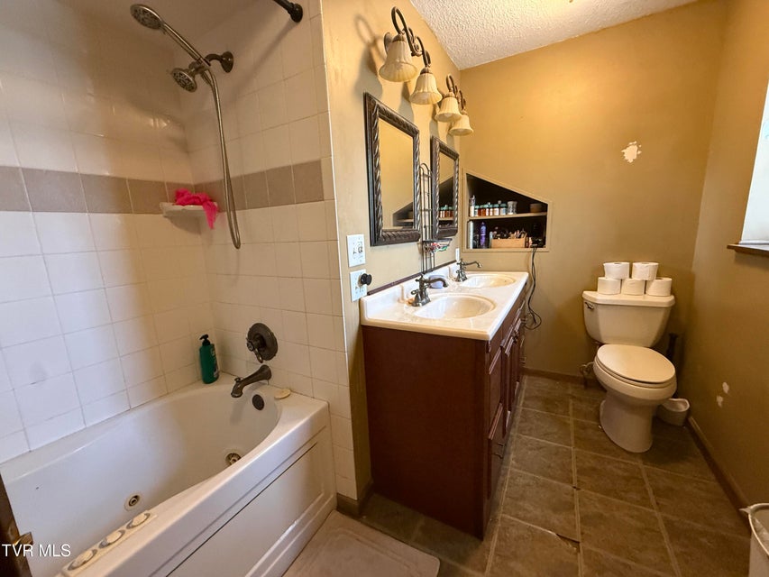 Photo #27: 5 Overlook Court