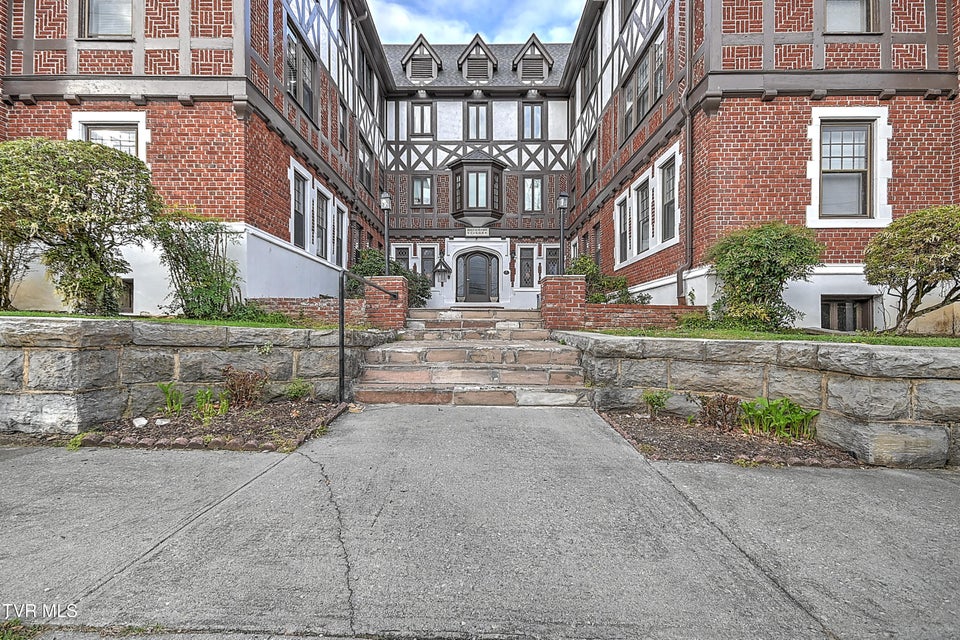 Photo #33: 701 Locust Street