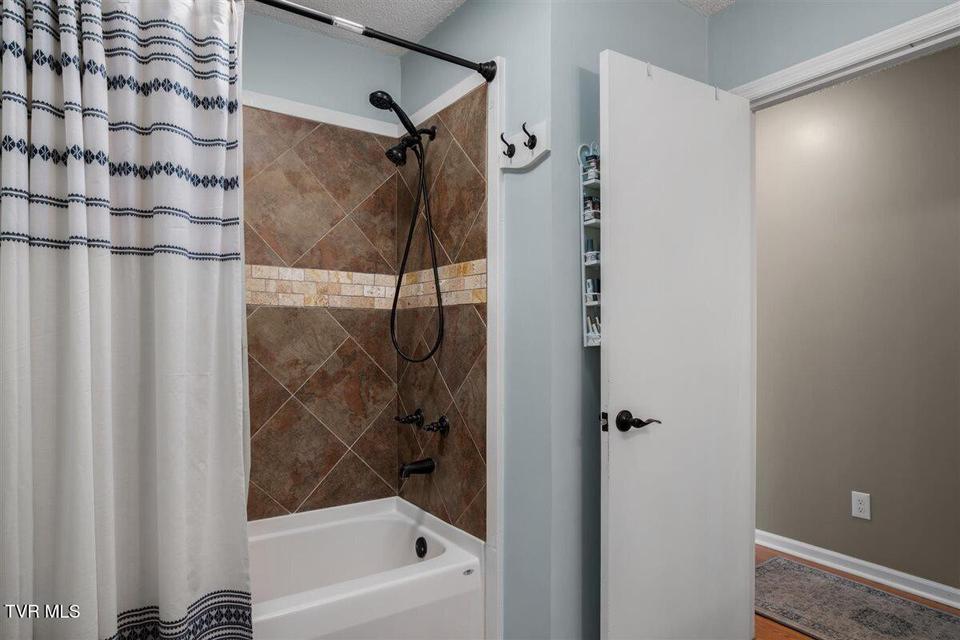 Photo #31: 109 Valmar Road