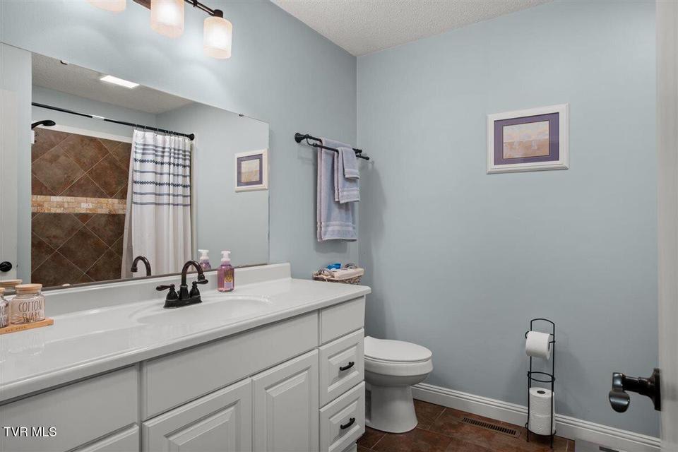 Photo #32: 109 Valmar Road