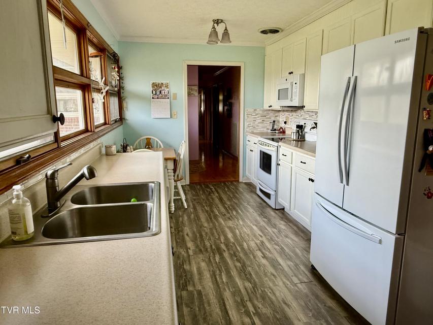 Photo #9: 408 Forest Hills Drive