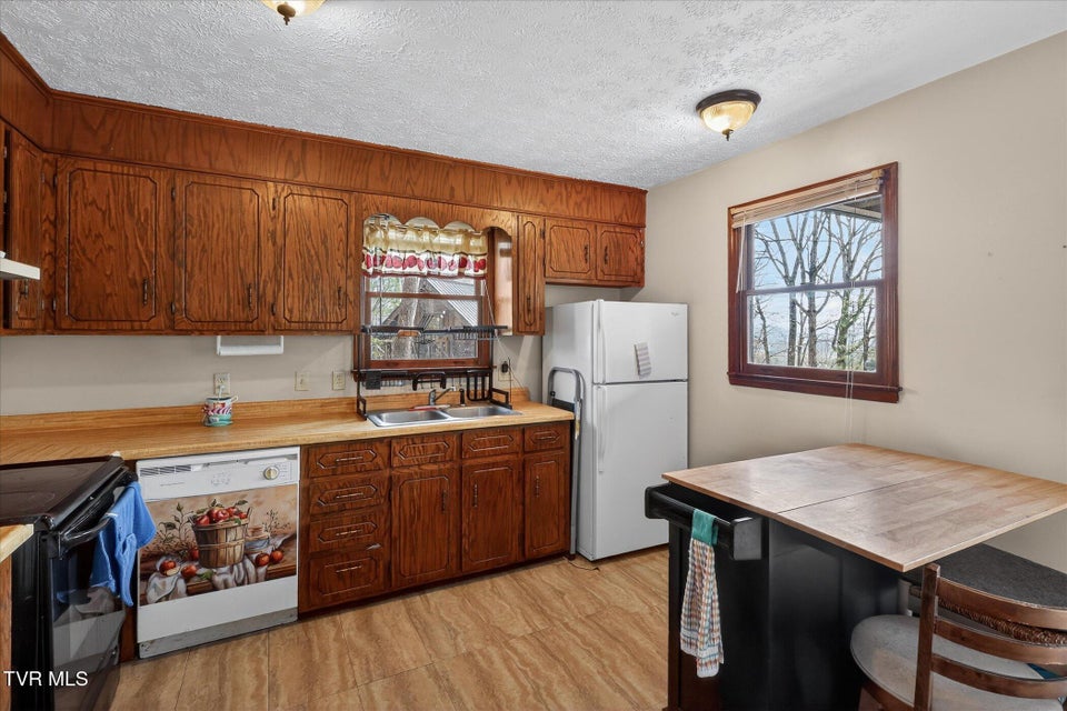 Photo #40: 135 Hiddenwood Drive