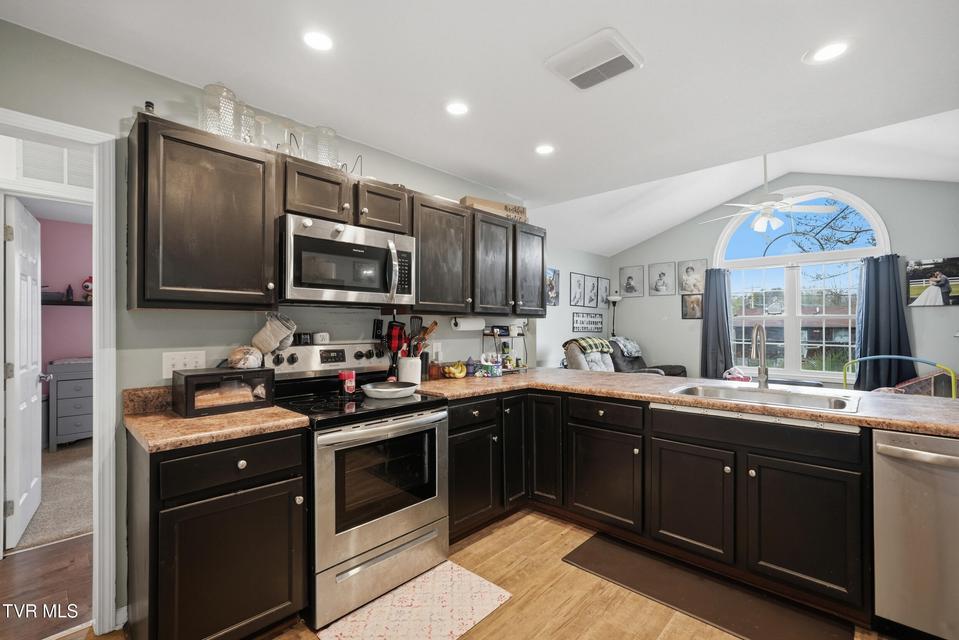 Photo #7: 1001 Minton Place