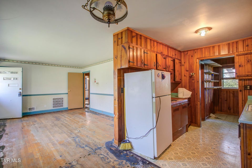 Photo #18: 1302 Oxford Place