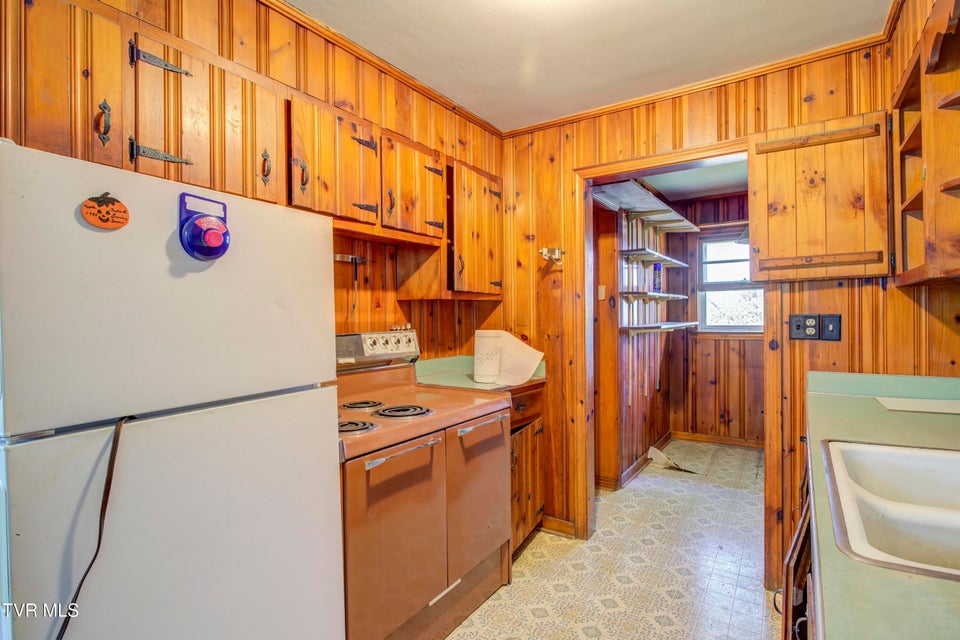 Photo #19: 1302 Oxford Place