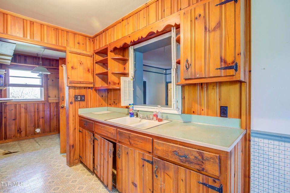 Photo #20: 1302 Oxford Place