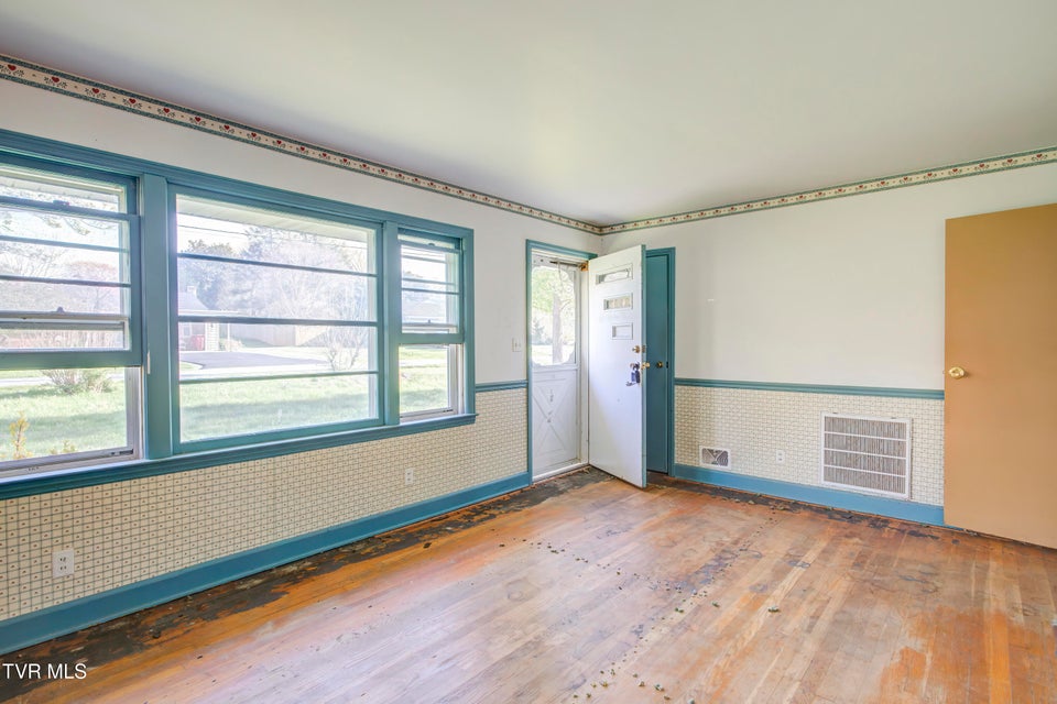 Photo #21: 1302 Oxford Place