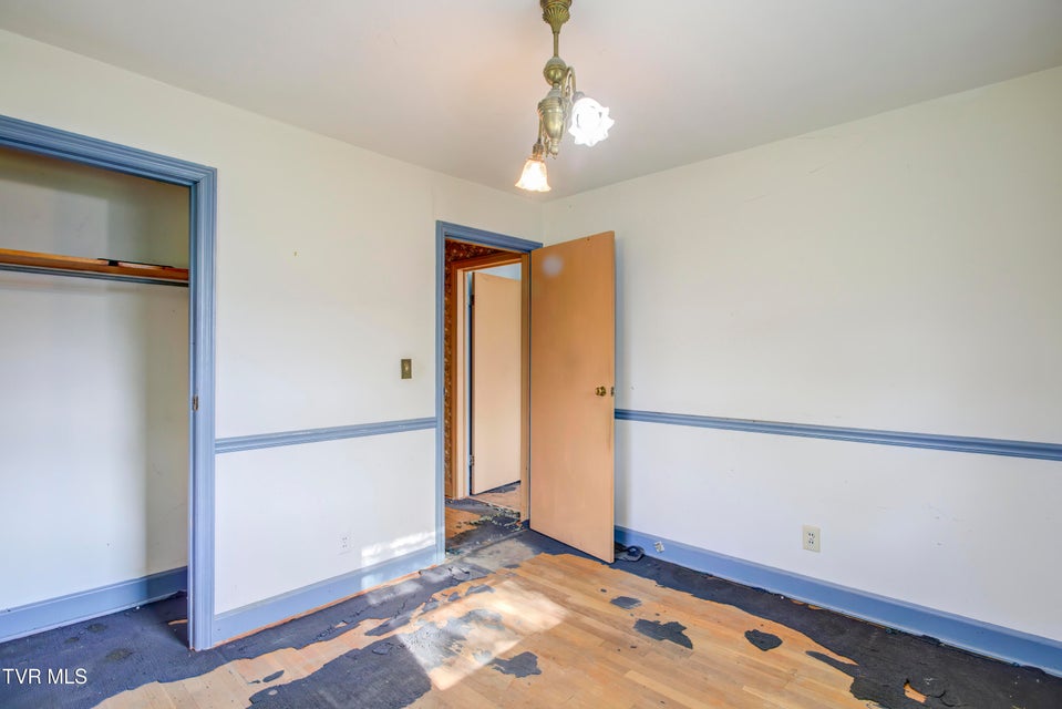 Photo #25: 1302 Oxford Place