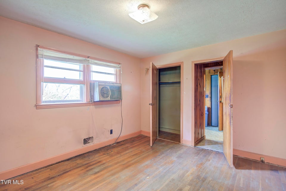 Photo #26: 1302 Oxford Place