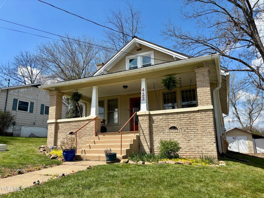 Photo #2: 422 Magnolia Avenue