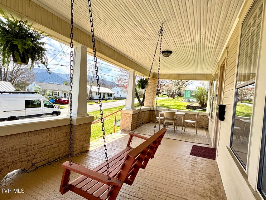 Photo #4: 422 Magnolia Avenue