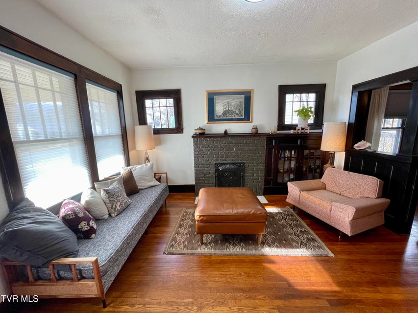 Photo #5: 422 Magnolia Avenue