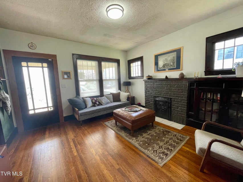 Photo #7: 422 Magnolia Avenue