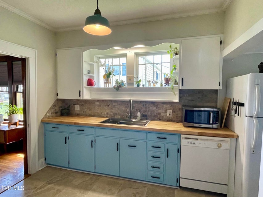 Photo #12: 422 Magnolia Avenue