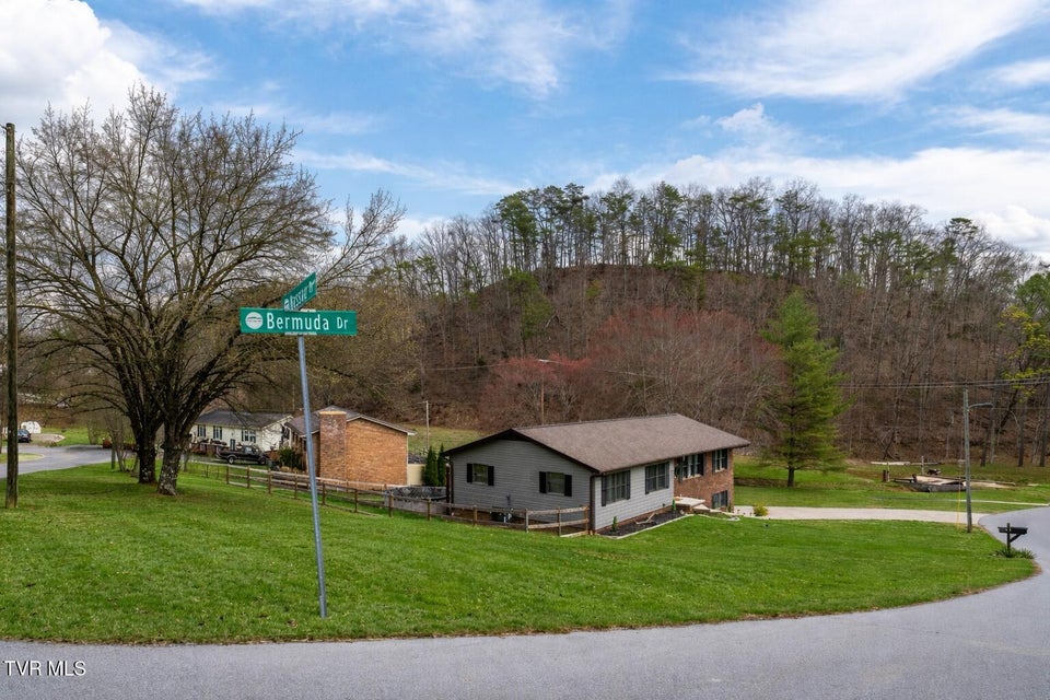 Photo #4: 1201 Bermuda Drive