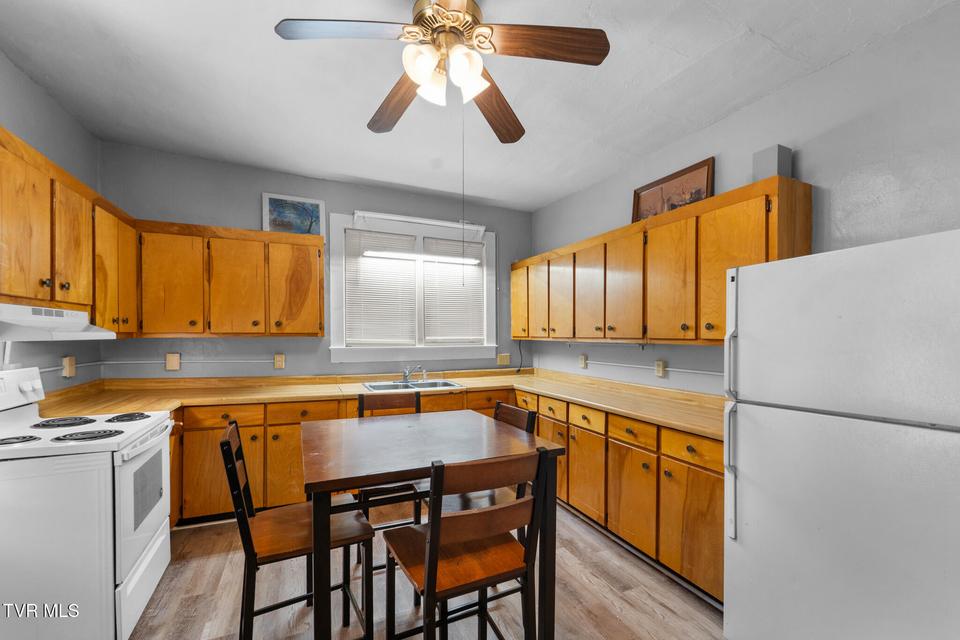 Photo #4: 615 Buckner Street