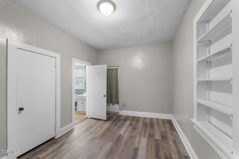 Photo #10: 615 Buckner Street