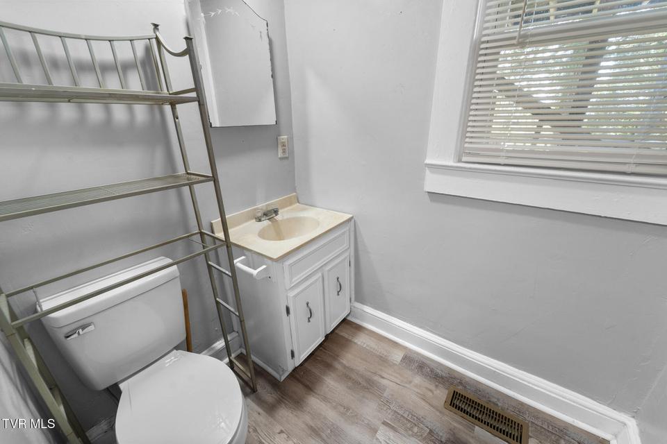 Photo #15: 615 Buckner Street