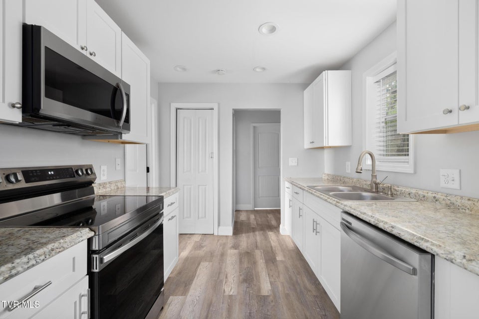 Photo #9: 3806 Bonita Street