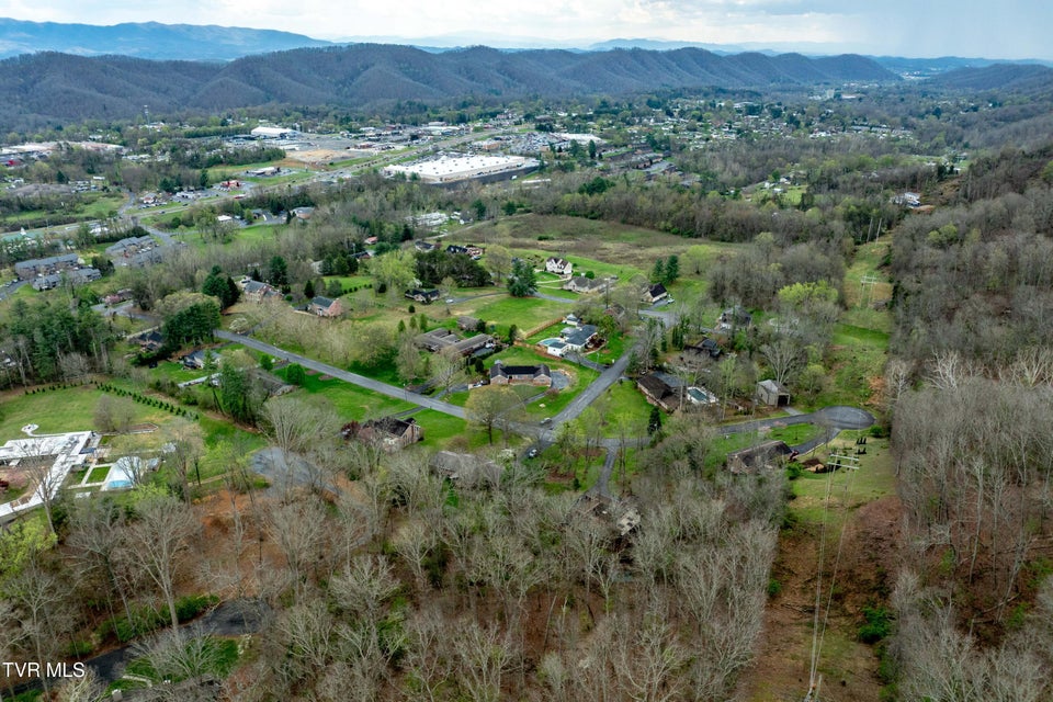 Photo #83: 102 Tracy Lane