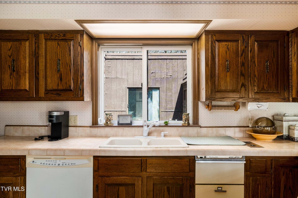 Photo #58: 102 Tracy Lane