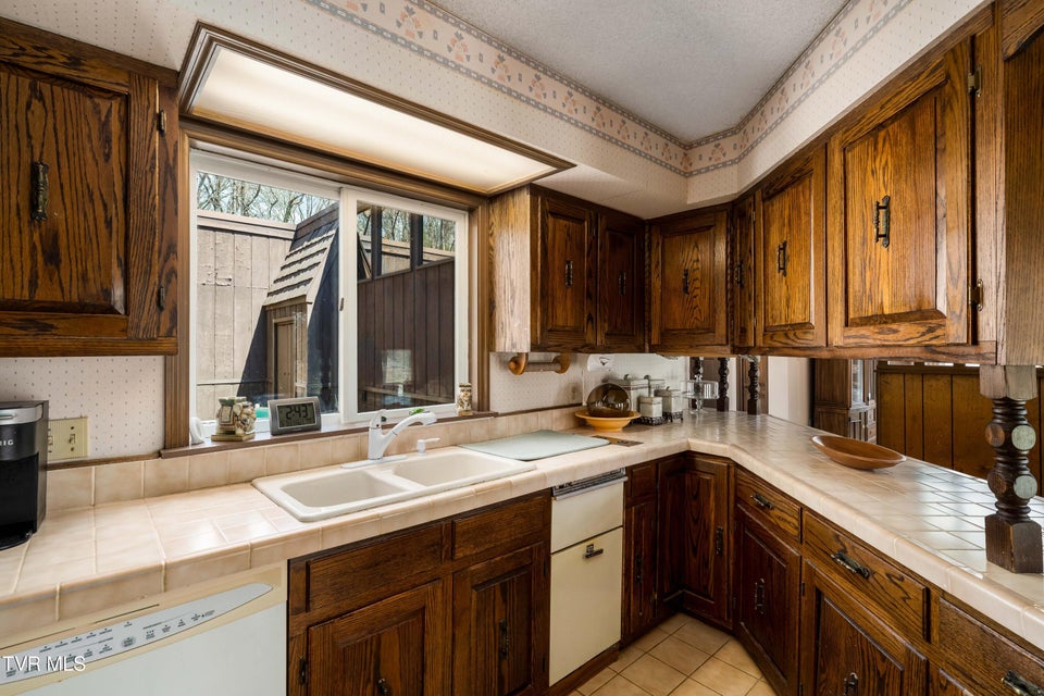 Photo #59: 102 Tracy Lane