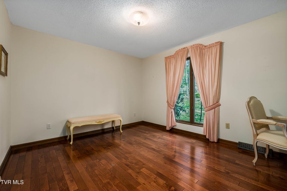 Photo #40: 102 Tracy Lane