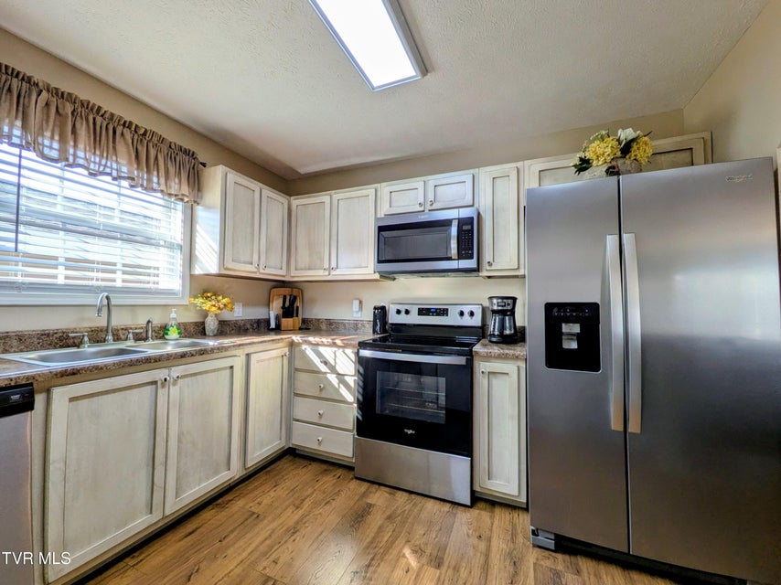 Photo #19: 1028 Park Blvd Circle