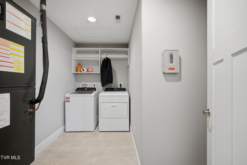 Photo #40: 1512 College Street