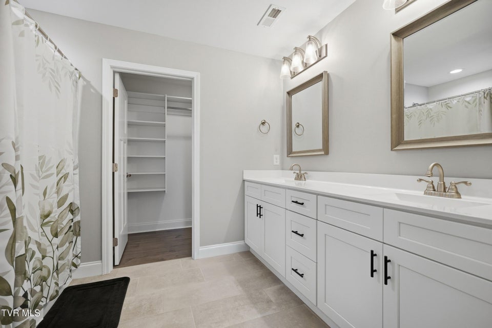 Photo #31: 1512 College Street