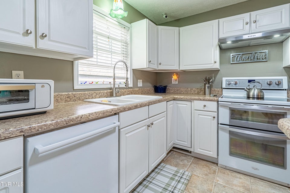 Photo #16: 18160 Ridgeview Drive