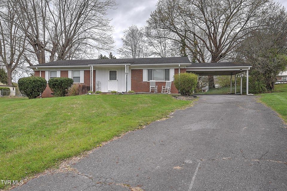 Photo #4: 2 Machamer Court