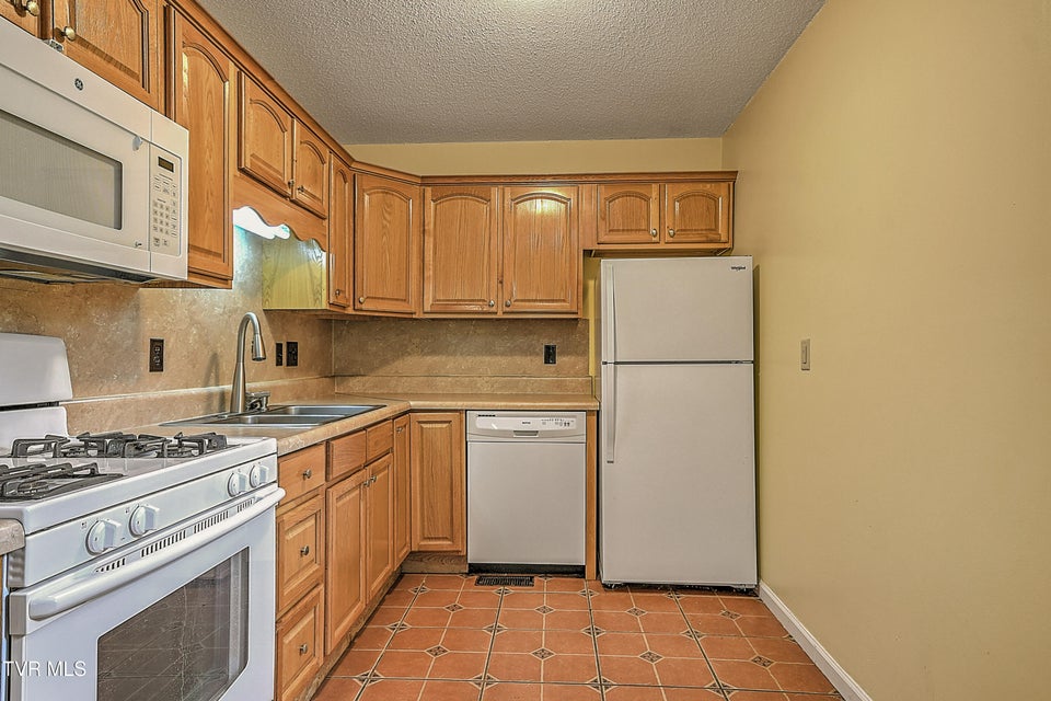 Photo #8: 2 Machamer Court