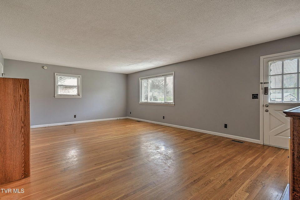 Photo #16: 2 Machamer Court