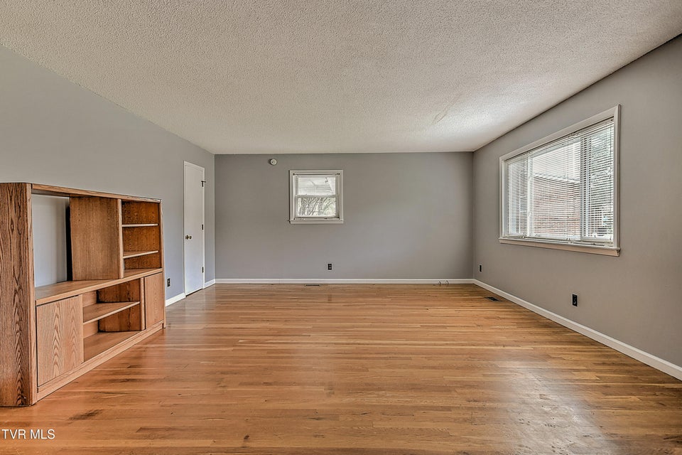 Photo #17: 2 Machamer Court