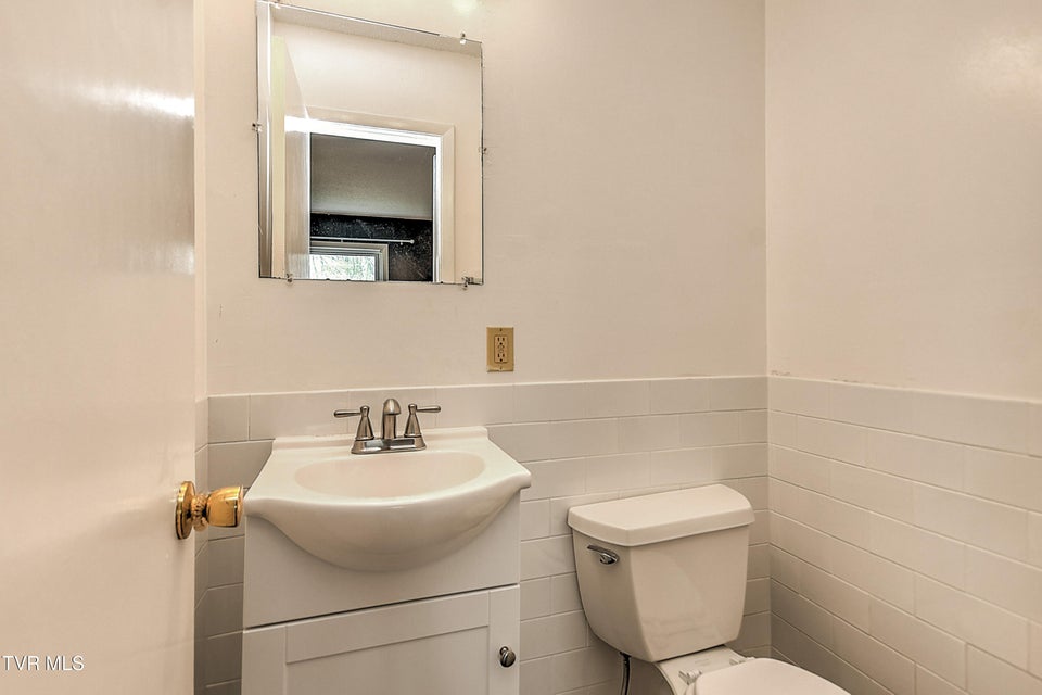 Photo #30: 2 Machamer Court