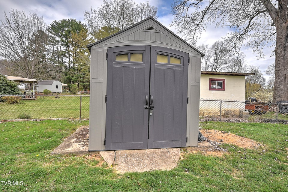 Photo #33: 2 Machamer Court