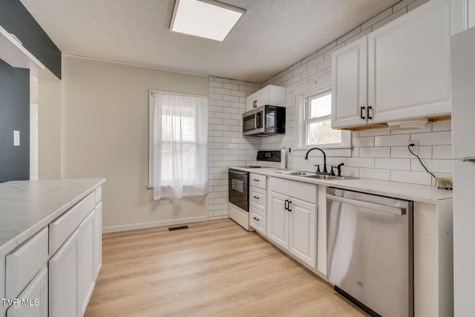 Photo #9: 1504 Miller Street