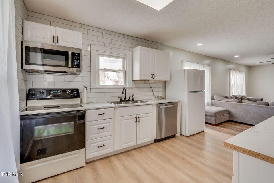 Photo #10: 1504 Miller Street