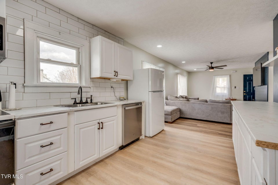 Photo #11: 1504 Miller Street