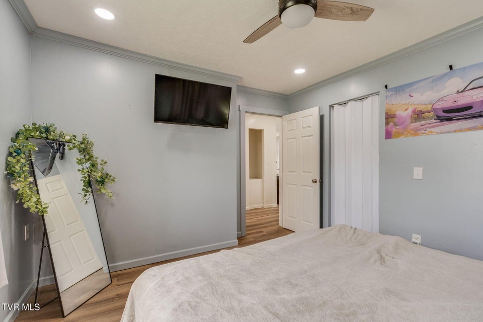 Photo #15: 1504 Miller Street